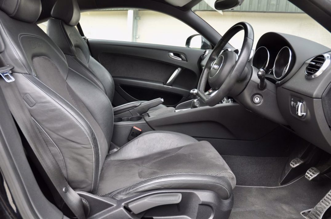 Audi TT Coupe Black Edition 2.0 TDI Quattro 170 Manual gallery image 17