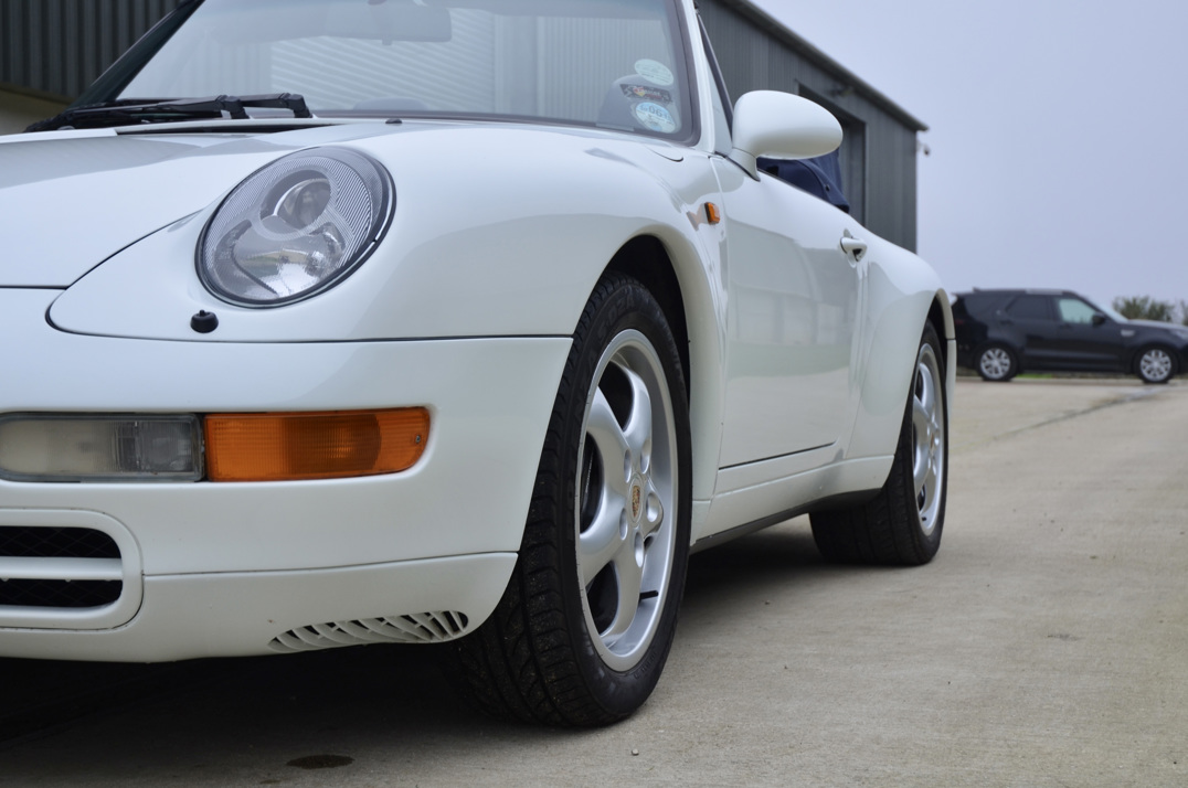 Porsche 911 (993) Carrera 3.6 Manual Cabriolet. gallery image 14