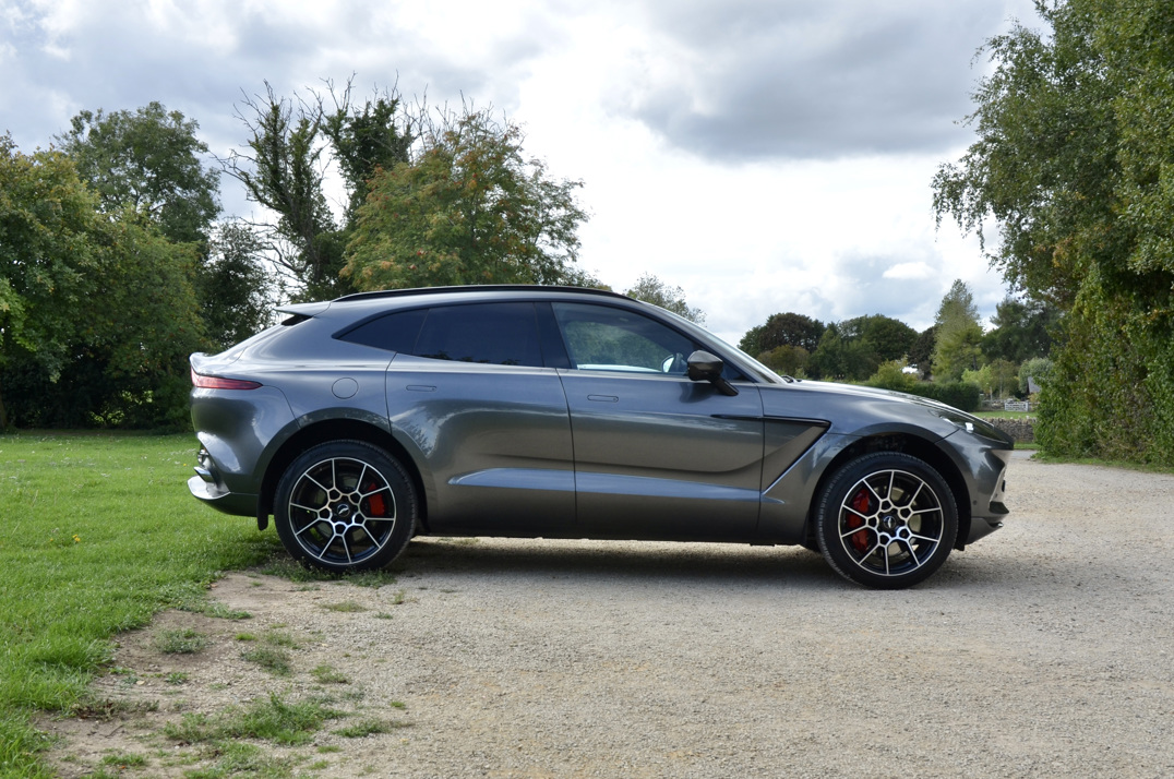 Aston Martin DBX 4.0 V8. gallery image 4