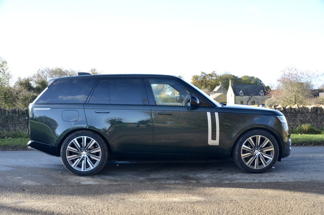 Land Rover Range Rover 3.0ltr P440e Autobiography gallery image 4