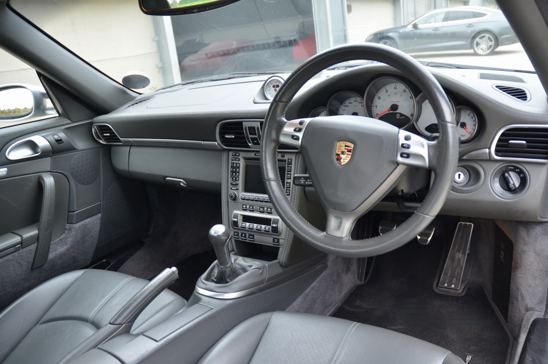 Porsche 911 Carrera S Manual gallery image 23