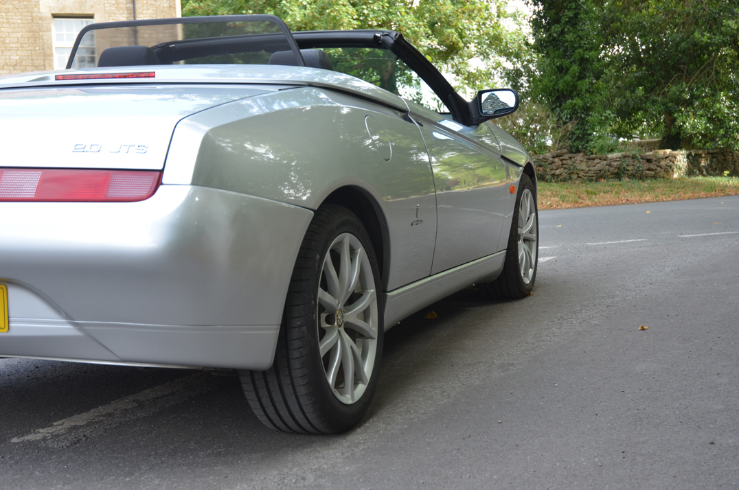 Alfa Romeo Spider 2.0 JTS Lusso Convertible by Pininfarina gallery image 16