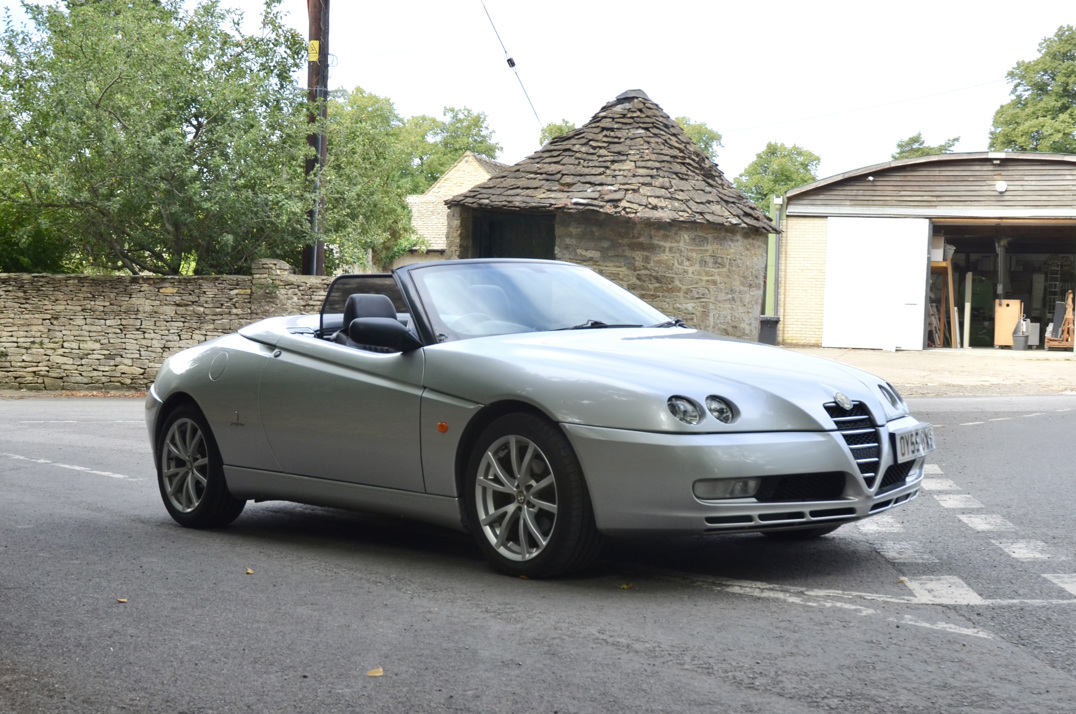 Alfa Romeo Spider 2.0 JTS Lusso Convertible by Pininfarina gallery image 6