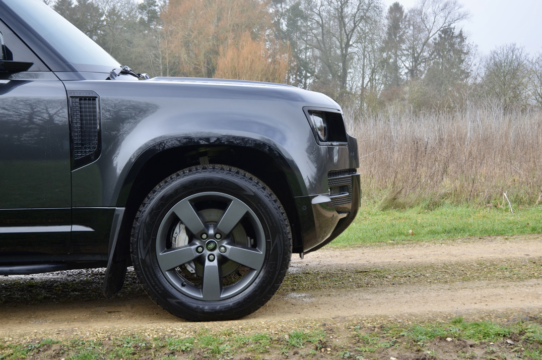 Land Rover Defender 90 X Dynamic HSE 3.0D MHEV gallery image 18