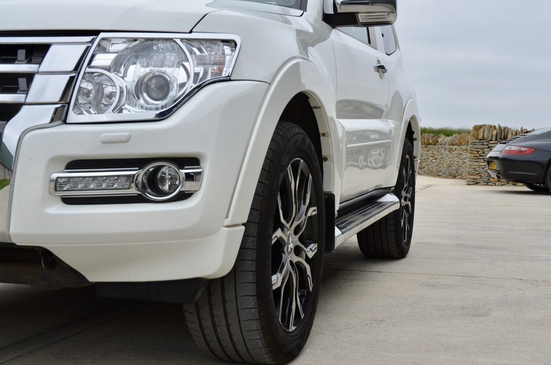 Mitsubishi Shogun 3.2 DI-D Barbarian Auto SWB gallery image 10