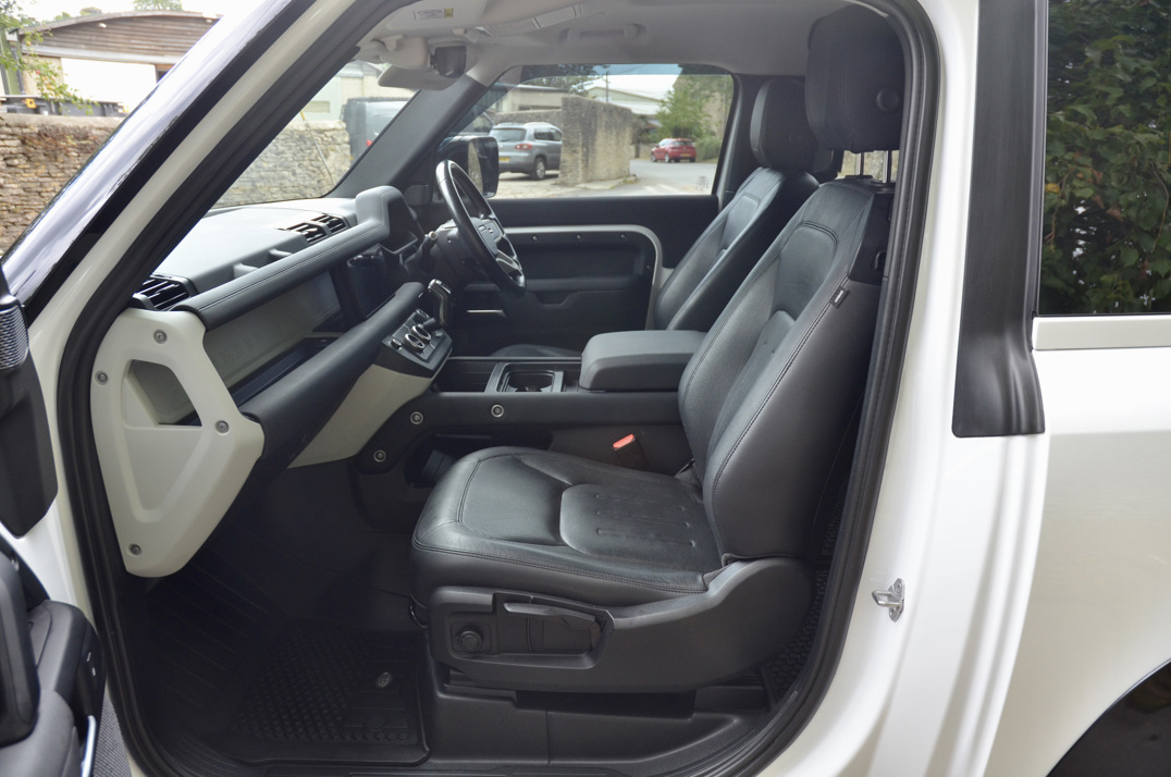 Land Rover Defender 90 3.0 250M MHEV Urban Edition gallery image 44