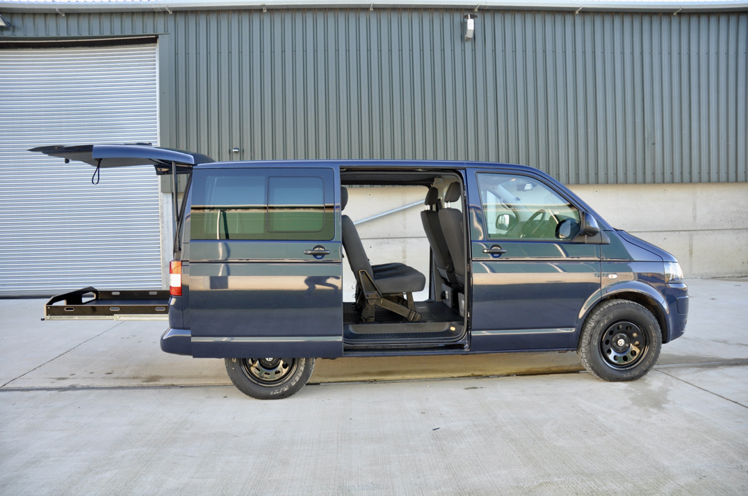 Volkswagen T5 4 Motion Kombi / Camper gallery image 13