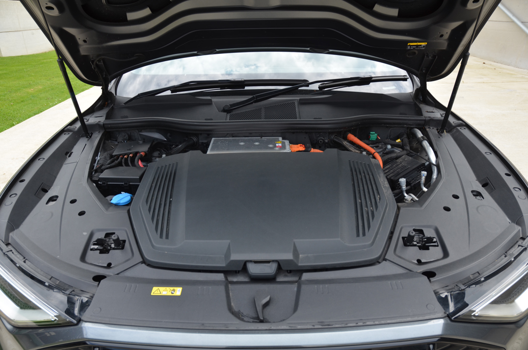 Audi E - Tron Launch Edition 55 Quattro 300Kw. gallery image 39