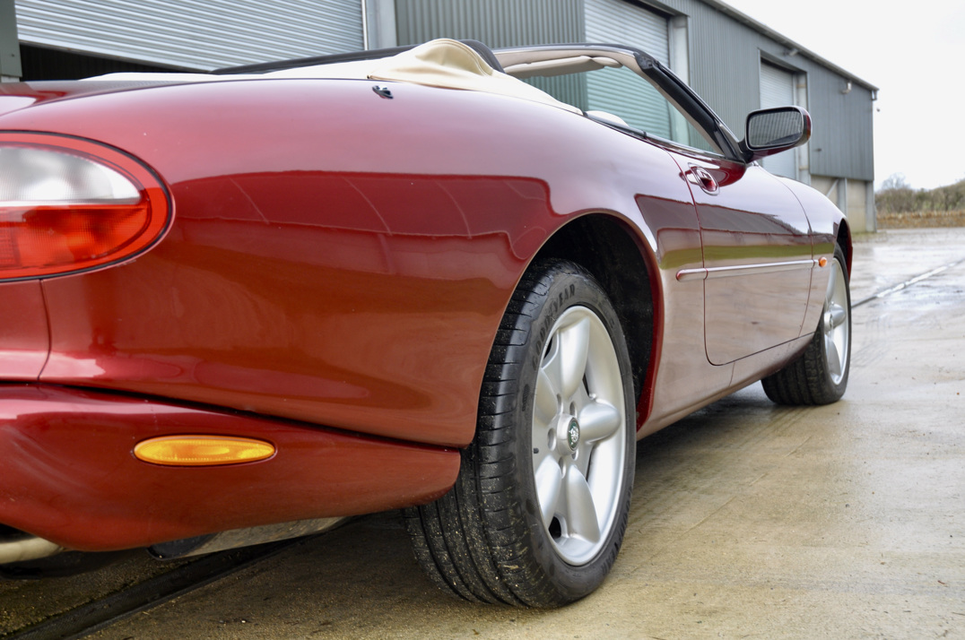 Jaguar XK8 Convertible gallery image 18