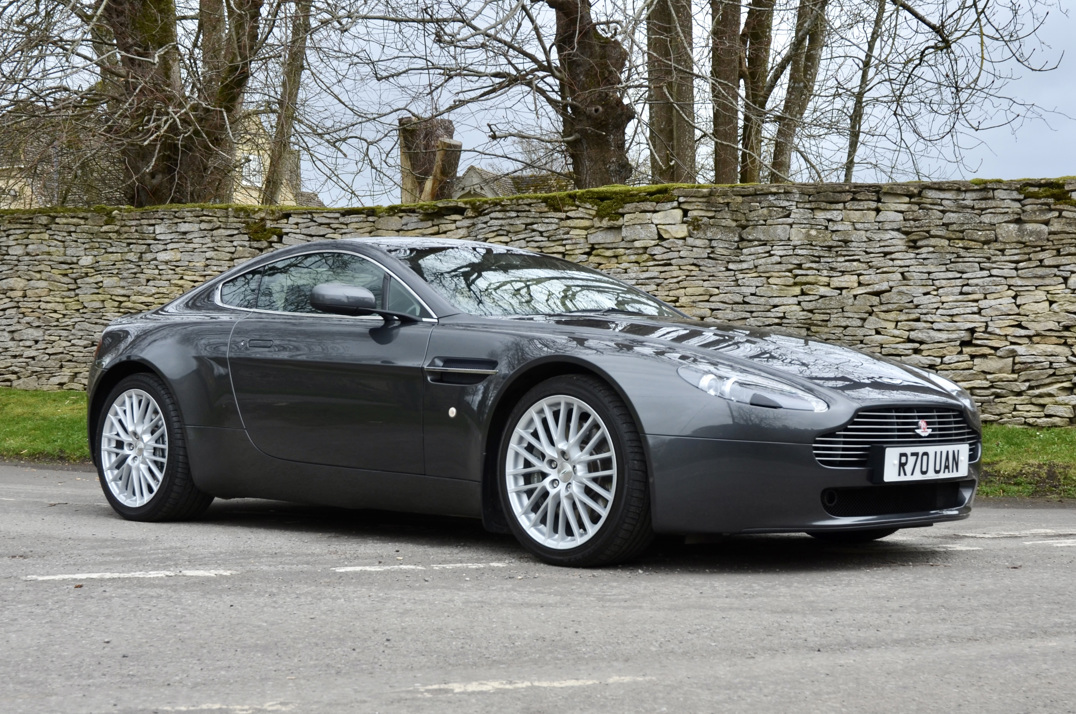 Aston Martin Vantage 4.7 Manual Coupe. gallery image 8
