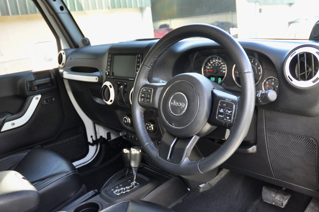 Jeep Wrangler Sahar 3.6 V6 Auto Wild Alpine edition Convertible gallery image 16