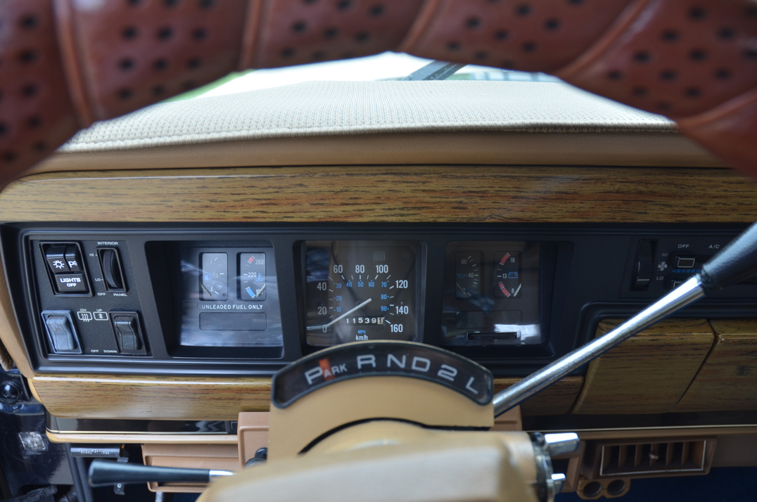 Jeep Grand Wagoneer 5.900cc V8 Auto gallery image 45