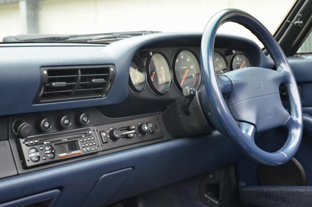 Porsche 911 (993) Carrera 3.6 Manual Cabriolet. gallery image 36