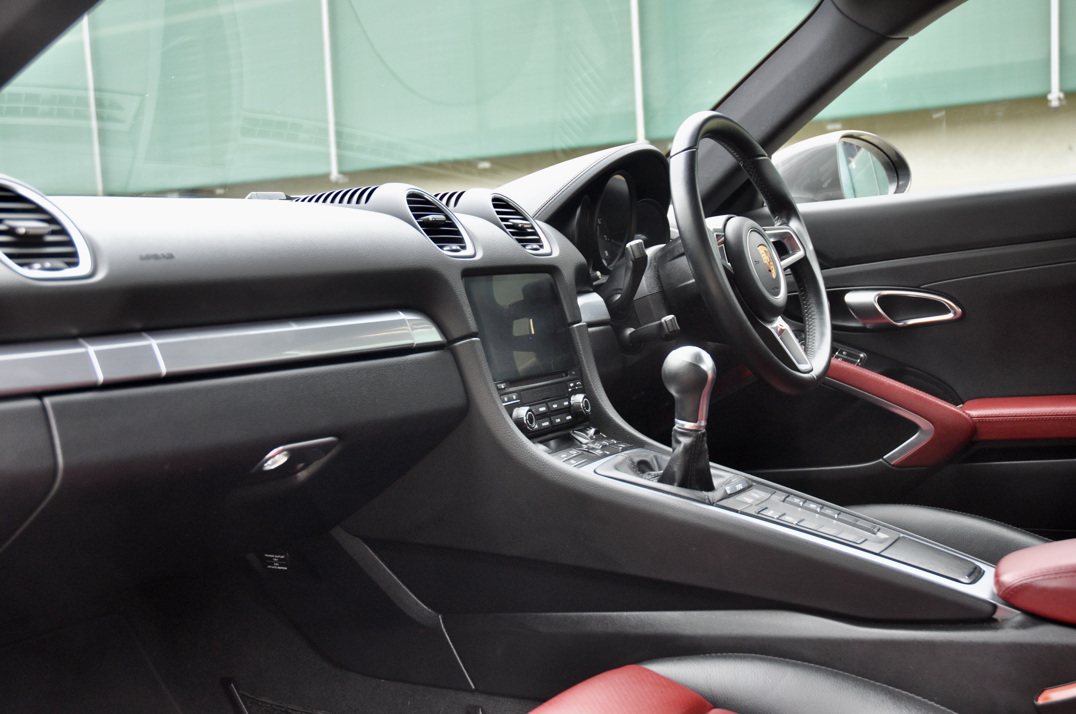 Porsche Cayman T 718/982 gallery image 24