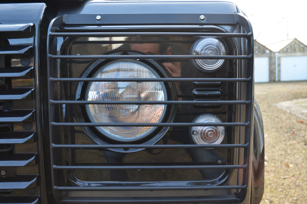 Land Rover Defender XS Landmark Edition 2.2 TDCI gallery image 17