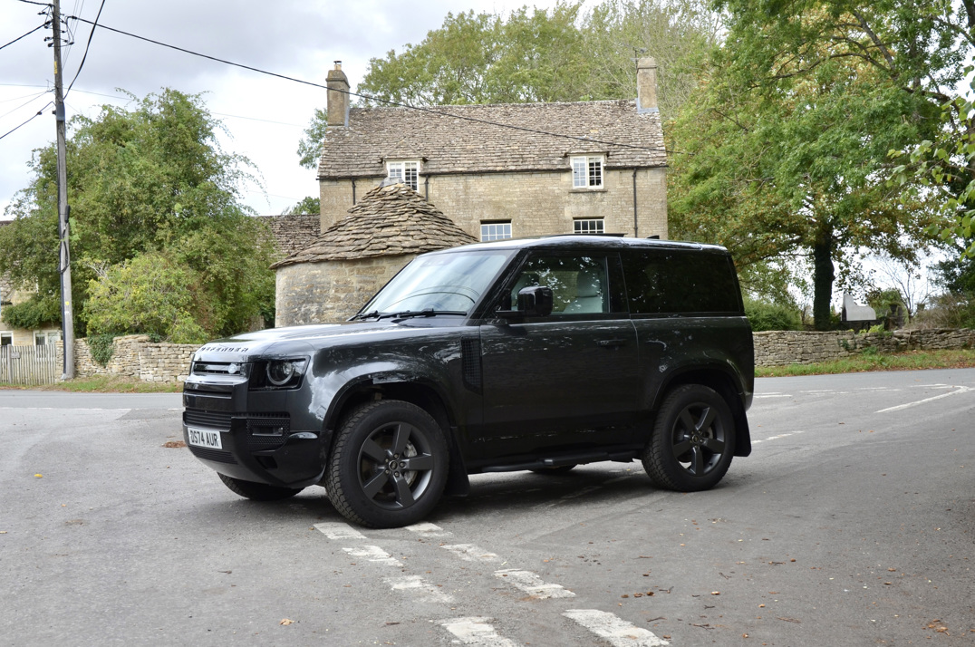 Land Rover Defender 90 X Dynamic HSE 3.0D 350 MHEV gallery image 1