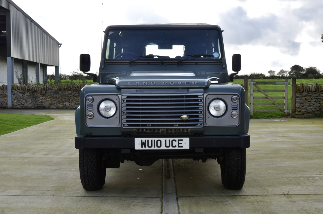 Land Rover Defender 110 County TD 7 Seater Estate gallery image 3