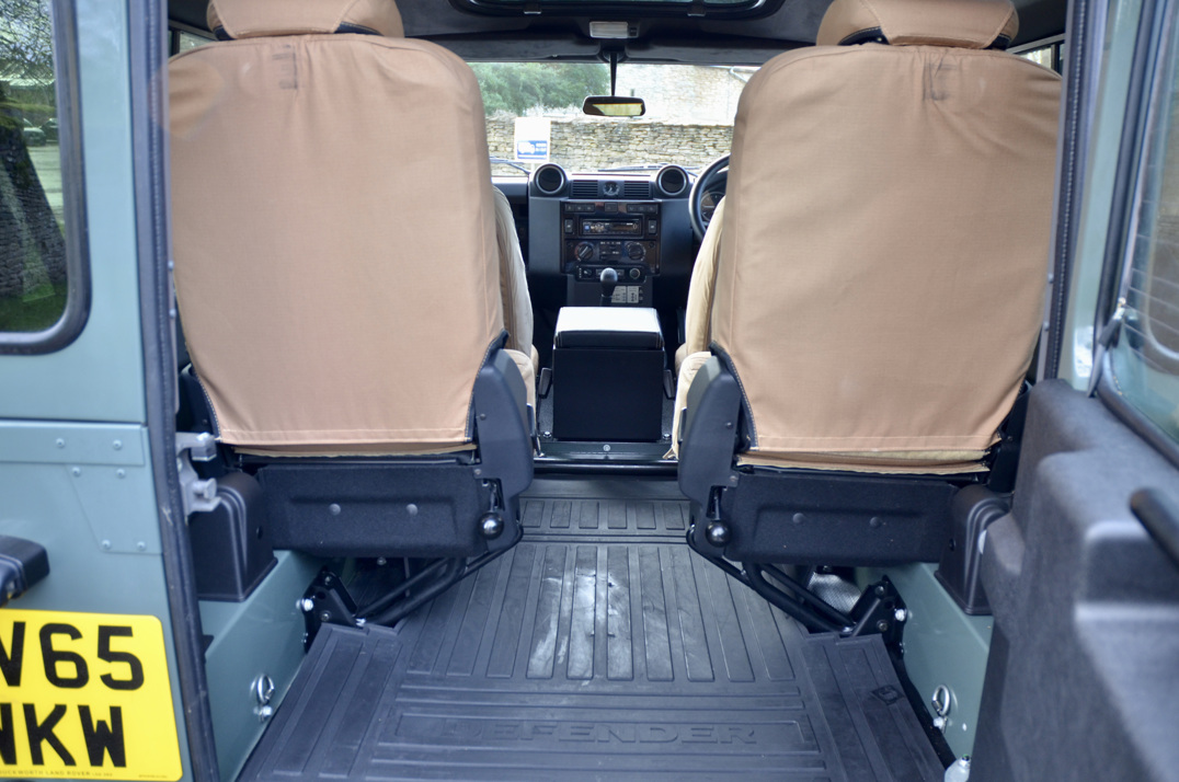 Land Rover Defender 90 XS Station Wagon gallery image 40