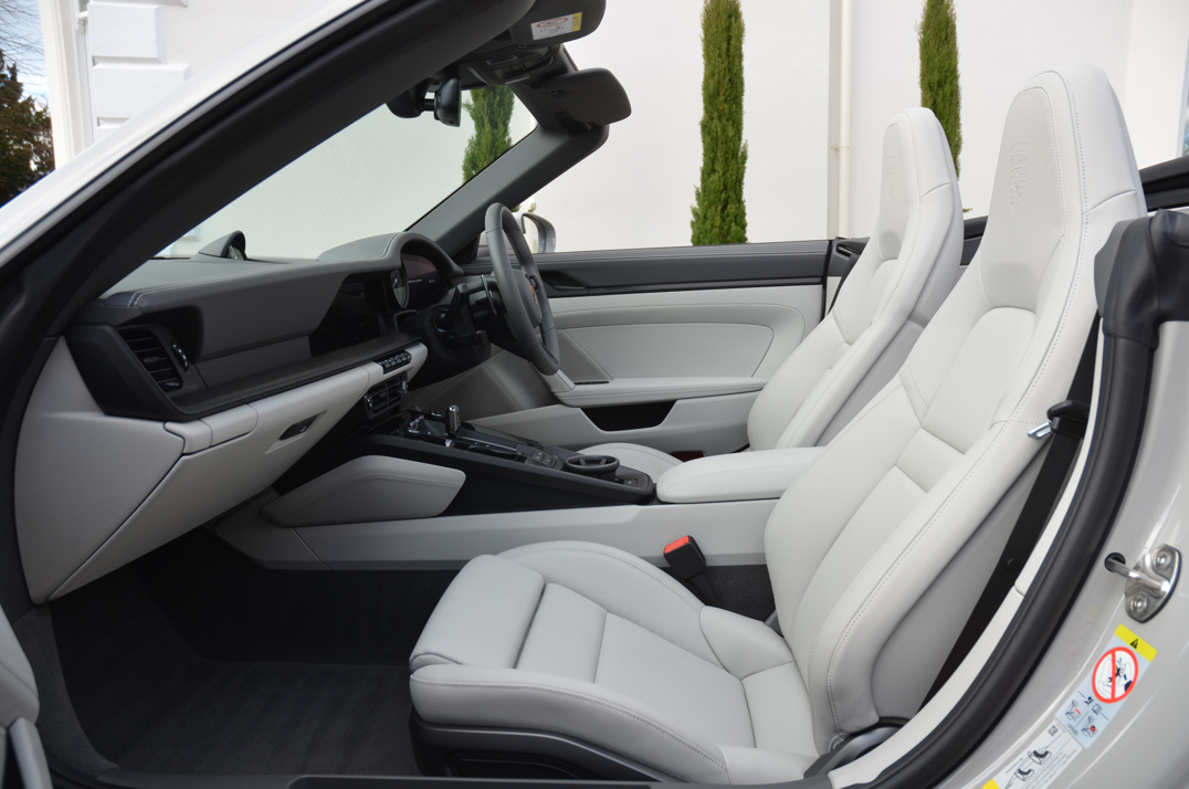 Porsche 911 Carrera 4 GTS Cabriolet gallery image 37