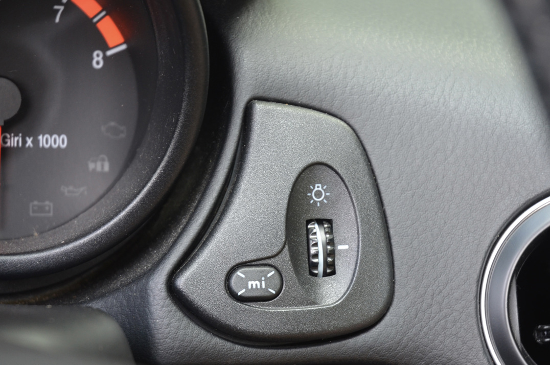 Alfa Romeo Spider 2.0 JTS Lusso Convertible by Pininfarina gallery image 40