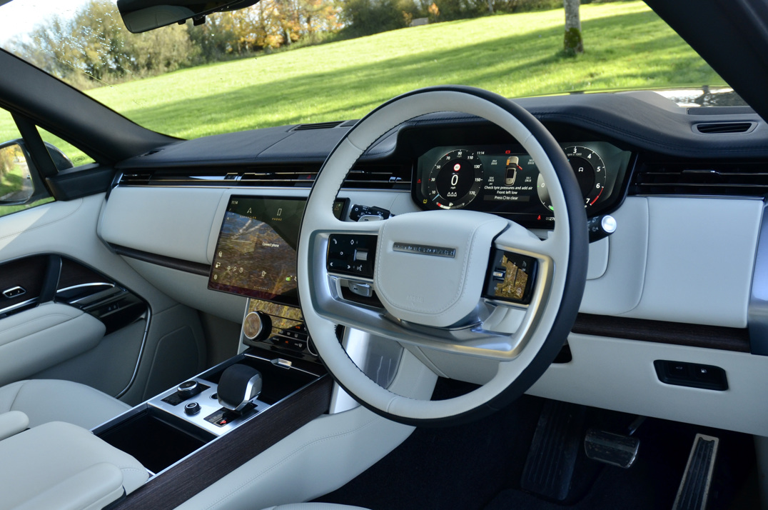 Land Rover Range Rover 3.0ltr P440e Autobiography gallery image 13