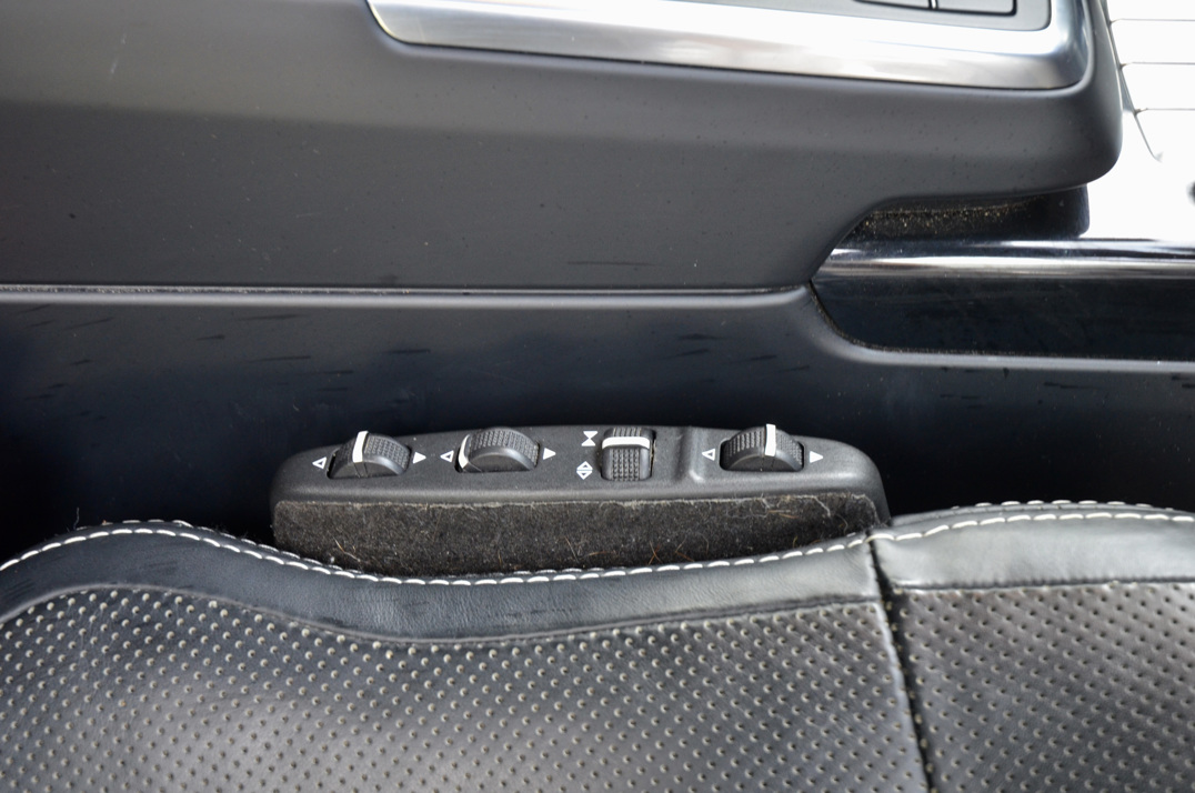 Mercedes G Wagon. G350 Night Edition D - 4 - Matic gallery image 43