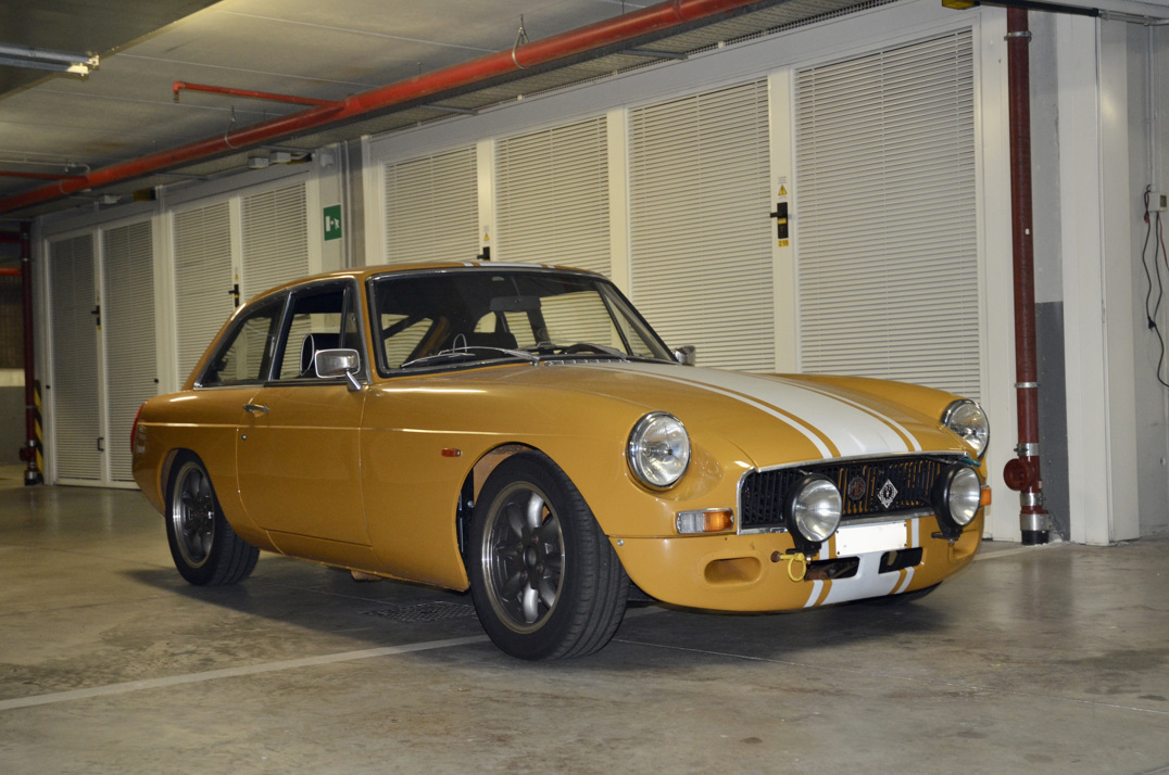 MGB GT gallery image 1
