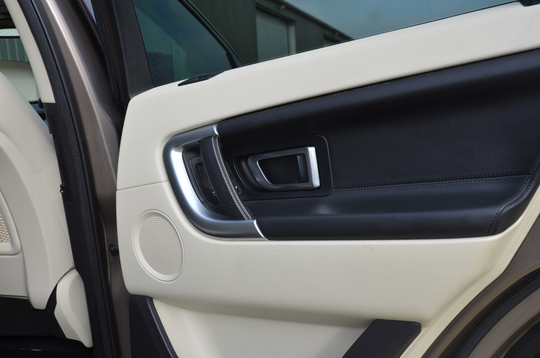 Land Rover Discovery Sport TD4 HSE Luxury. gallery image 29