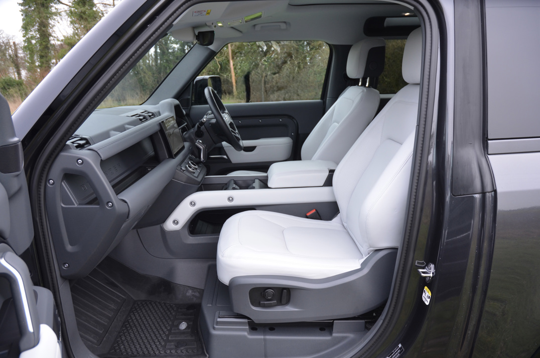 Land Rover Defender 90 X Dynamic HSE 3.0D MHEV gallery image 41