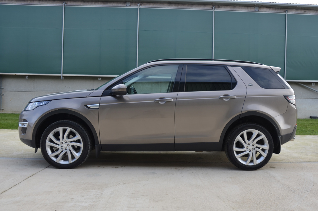 Land Rover Discovery Sport TD4 HSE Luxury. gallery image 10