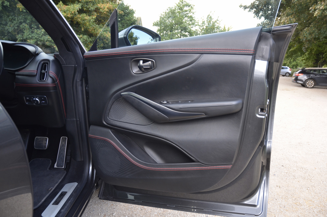 Aston Martin DBX 4.0 V8. gallery image 37