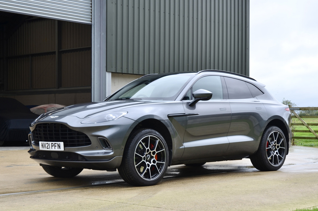 Aston Martin DBX 4.0 V8. gallery image 1