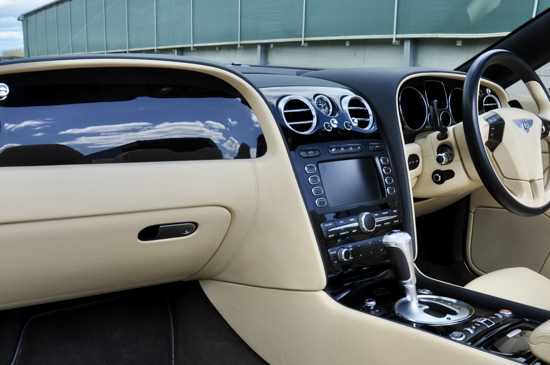 Bentley Continental GTC Mulliner gallery image 30