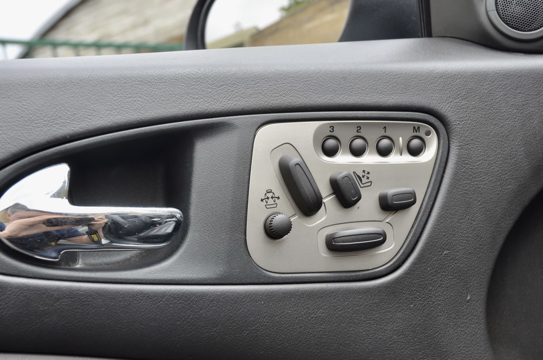 Jaguar XKR 4.2 Auto Convertible gallery image 41