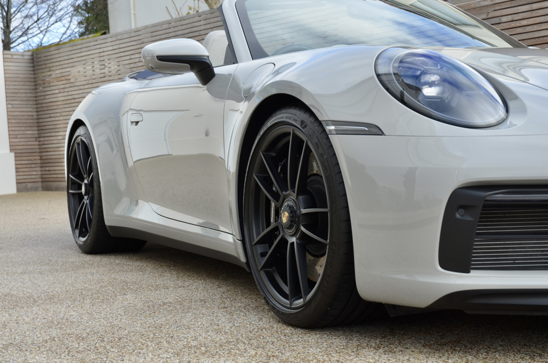 Porsche 911 Carrera 4 GTS Cabriolet gallery image 17