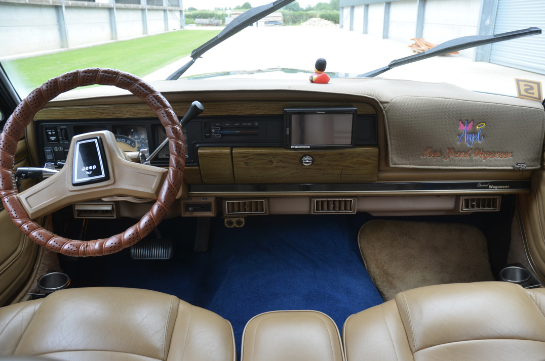 Jeep Grand Wagoneer 5.900cc V8 Auto gallery image 29
