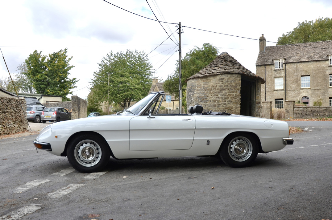 Alfa Romeo 2000 Veloce Spider 1972 gallery image 12