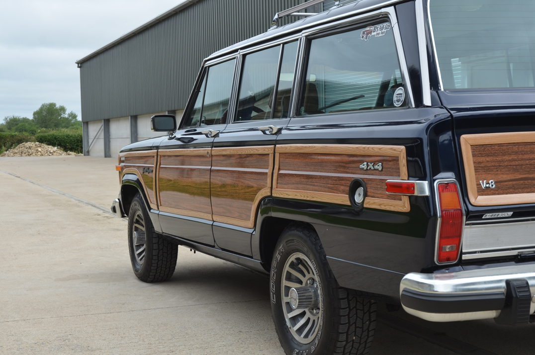 Jeep Grand Wagoneer 5.900cc V8 Auto gallery image 11