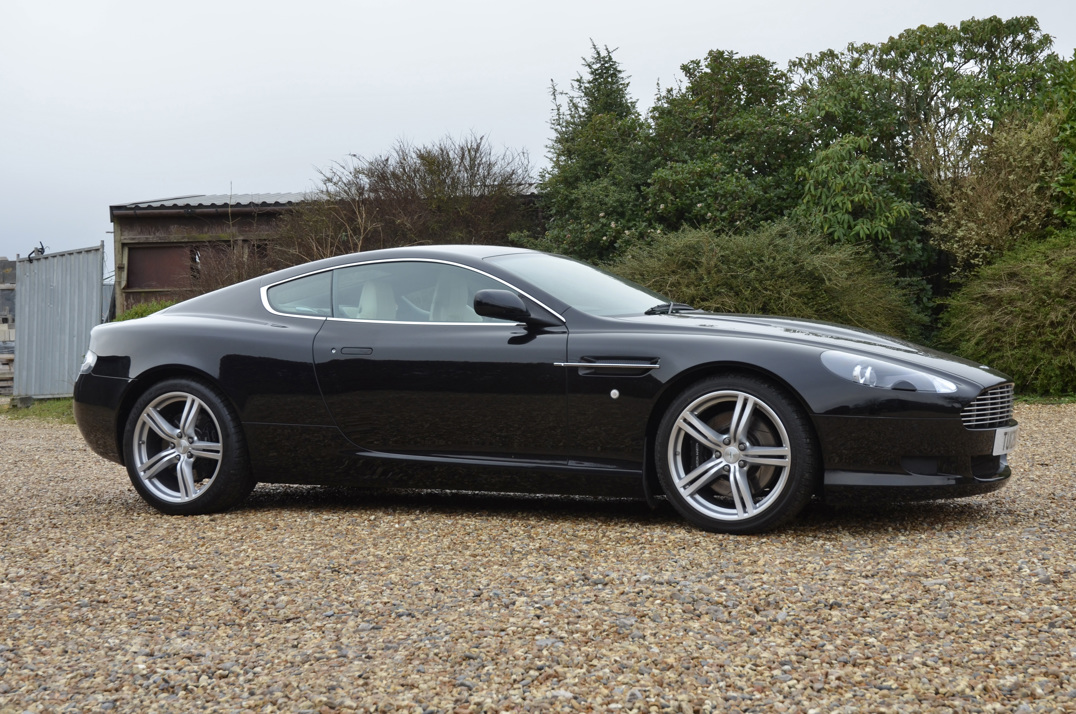 Aston Martin  Db-9 Manual gallery image 2
