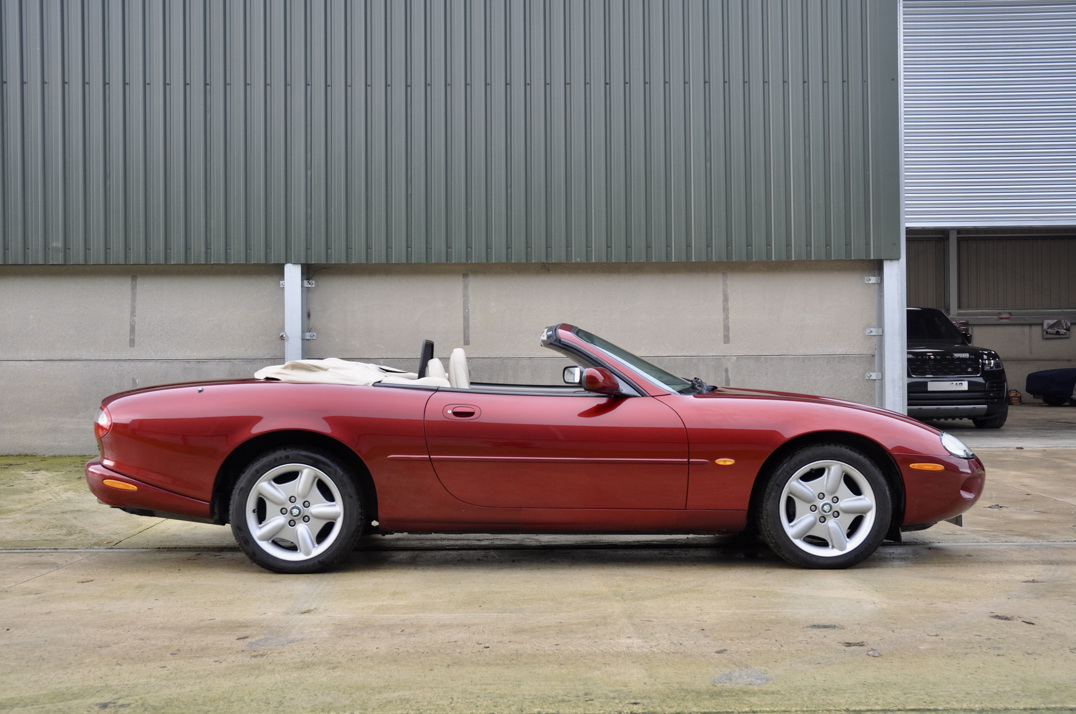 Jaguar XK8 Convertible gallery image 7