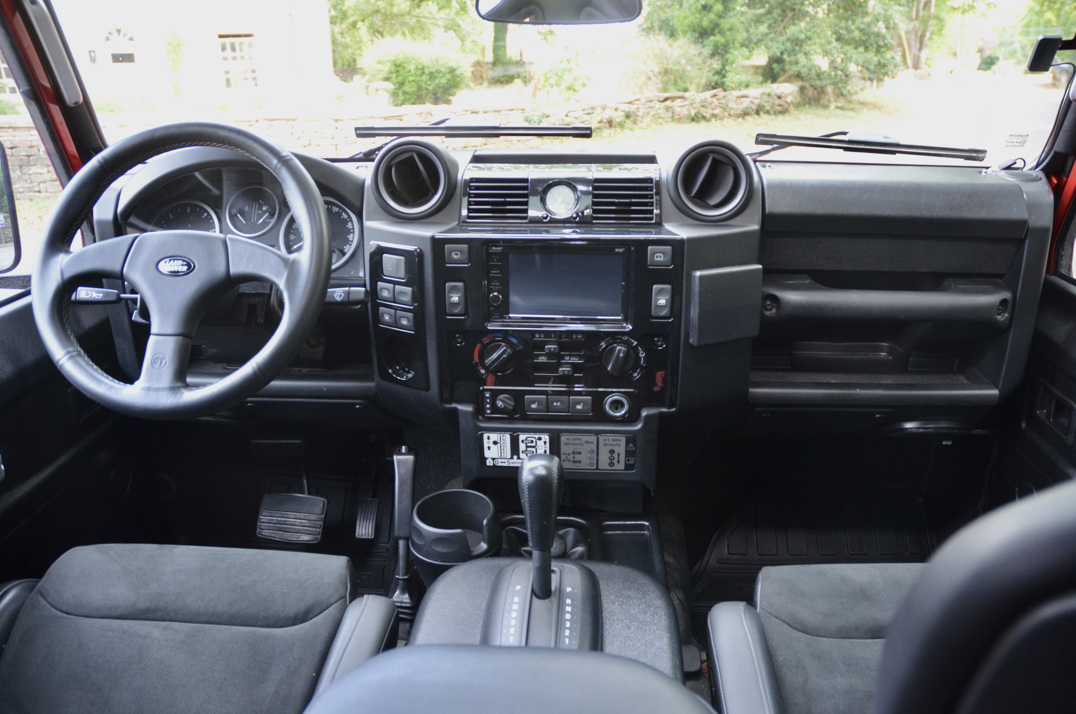 Land Rover Defender 110 2.2 TDCI Automatic 9 - Seater gallery image 30