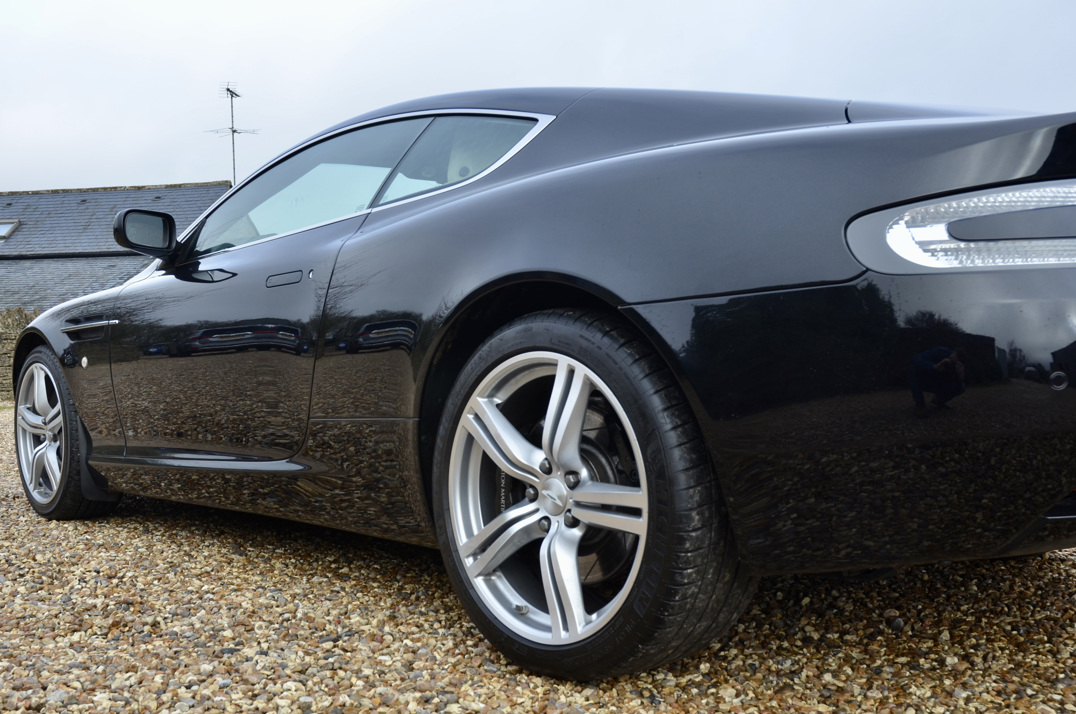 Aston Martin  Db-9 Manual gallery image 15