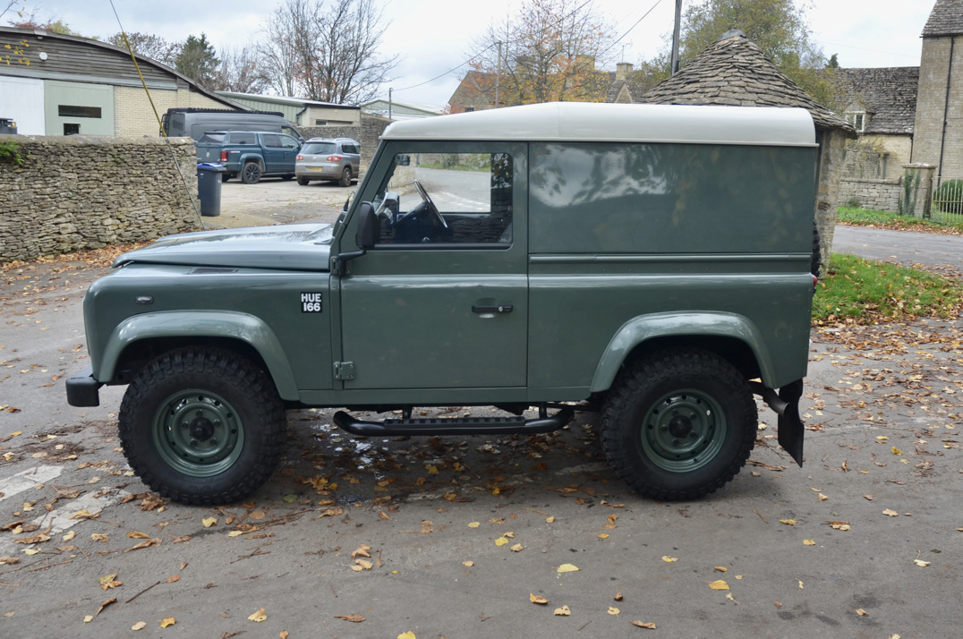 Land Rover Defender 90 - TD 5 gallery image 11