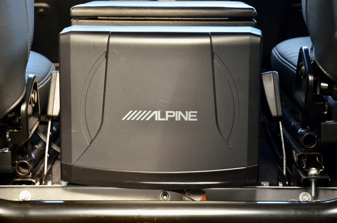 Land Rover Defender XS Landmark Edition 2.2 TDCI gallery image 35