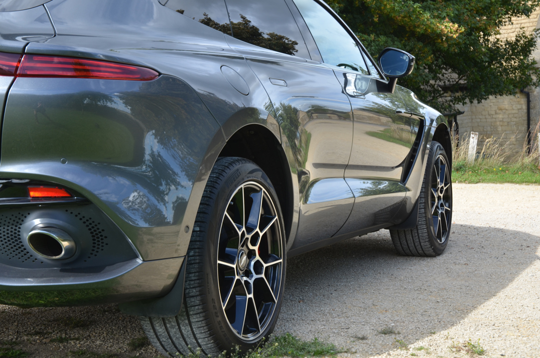 Aston Martin DBX 4.0 V8. gallery image 16