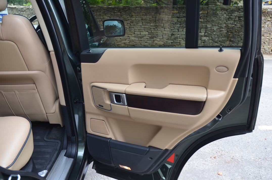 Land Rover Range Rover Vogue TDV8 gallery image 41
