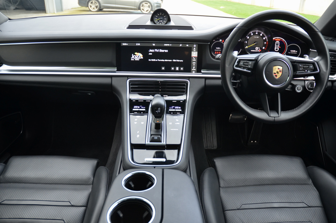 Porsche Panamera 4 V6 Sport Turismo 5dr Petrol Plug-in Hybrid PDK 4WD. gallery image 32