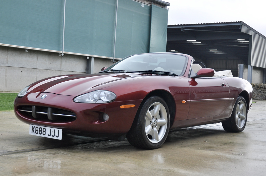 Jaguar XK8 Convertible gallery image 1