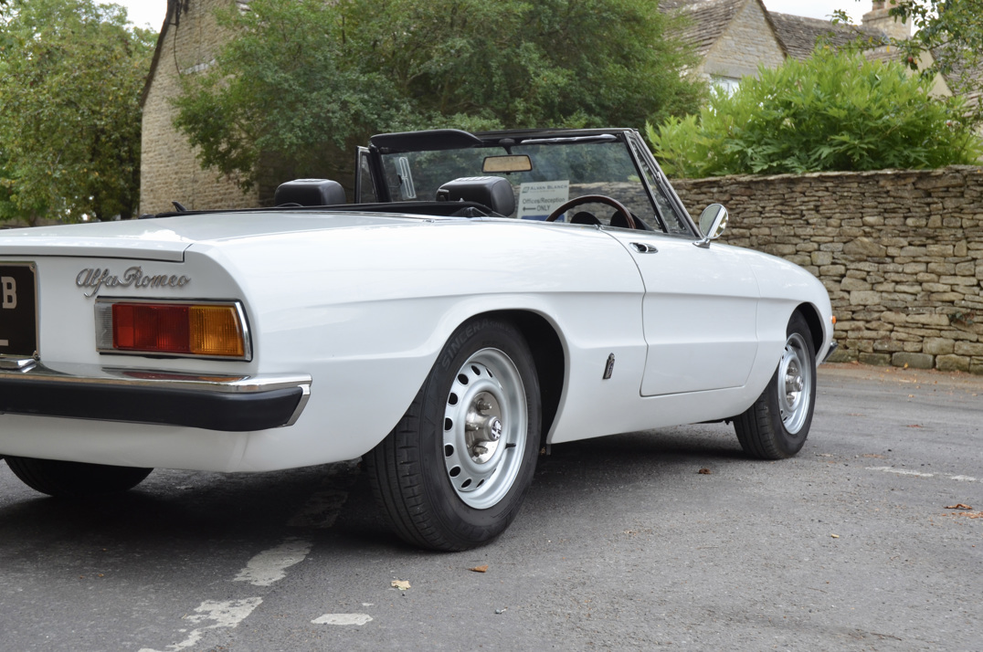 Alfa Romeo 2000 Veloce Spider 1972 gallery image 17