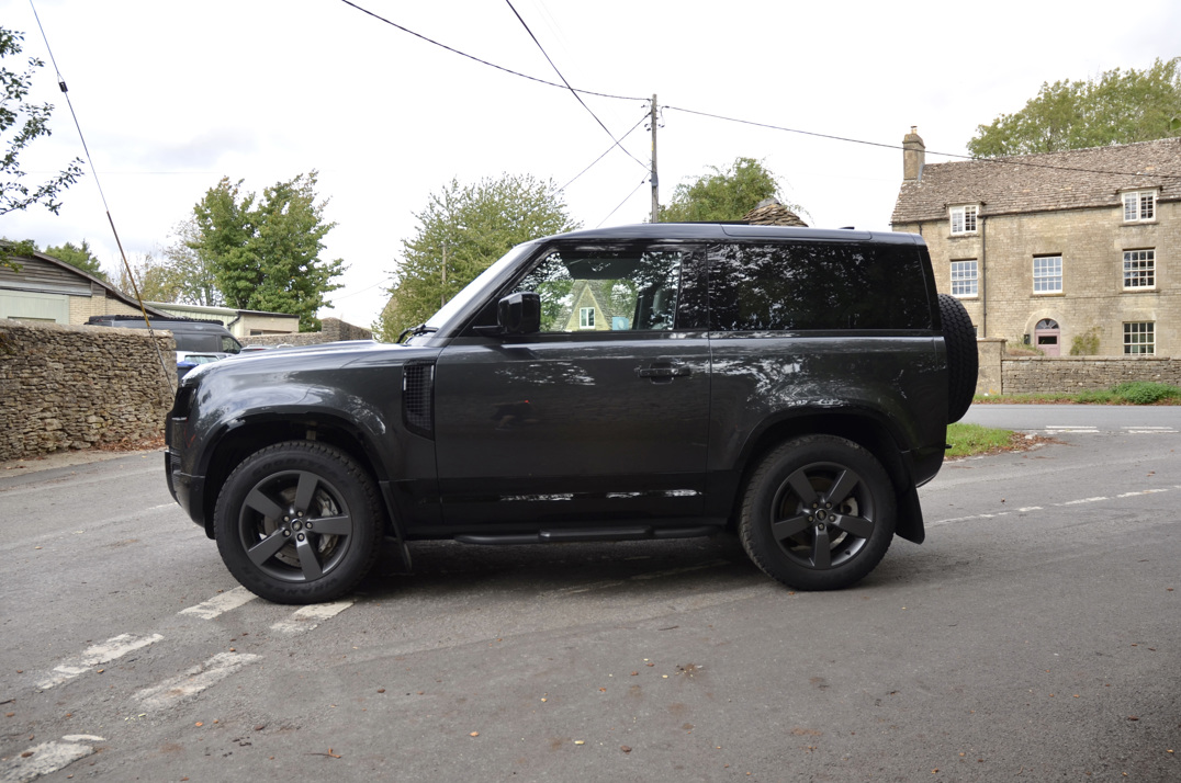 Land Rover Defender 90 X Dynamic HSE 3.0D 350 MHEV gallery image 11